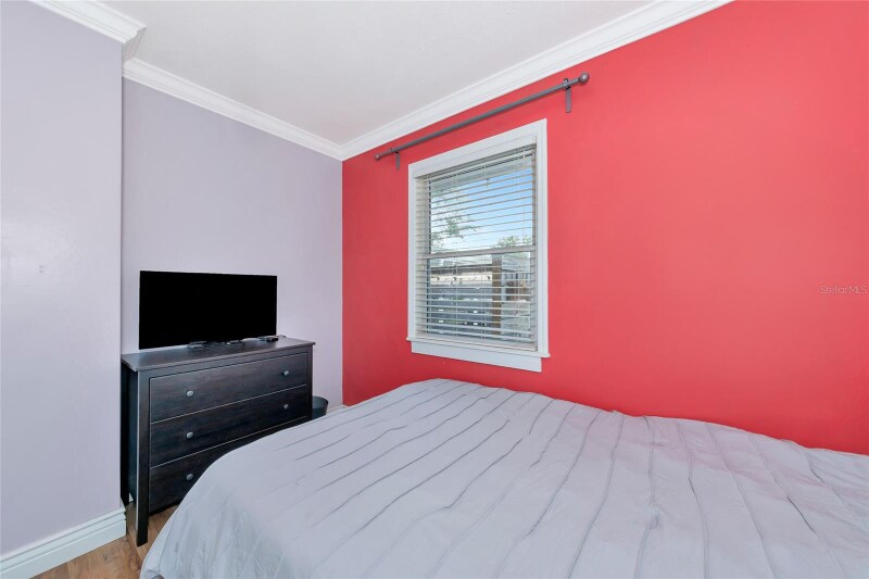 Building Photo - 2004 19th St W