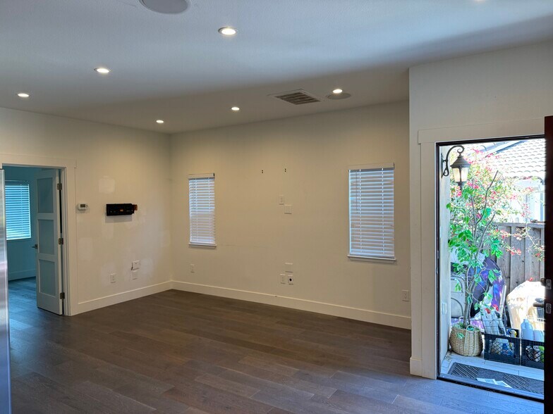 Building Photo - 136 Corkwood Ct