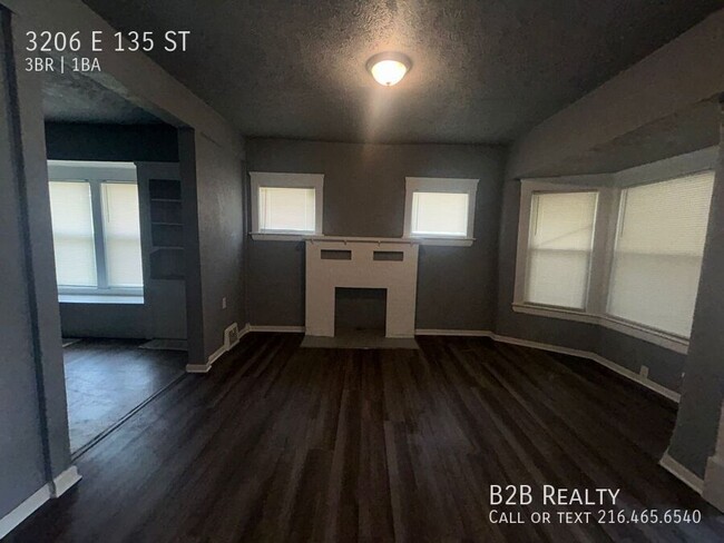 Building Photo - 3206 E 135th St