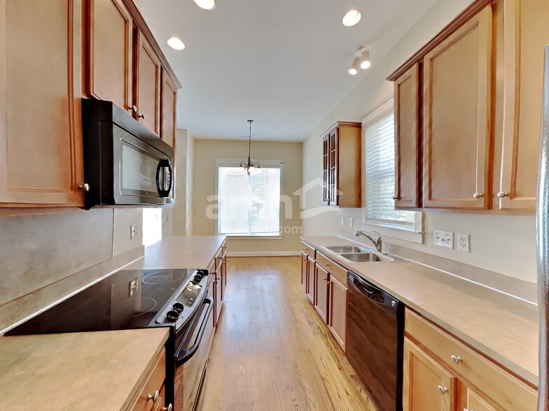 Building Photo - 155 Water Oak Dr