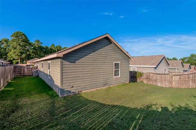 Building Photo - 121 Varsity Dr