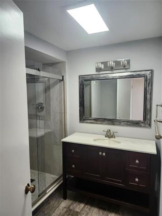 Building Photo - 16251 Golf Club Rd