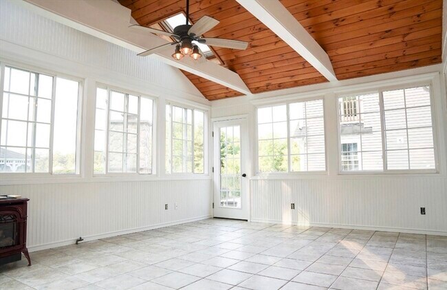Building Photo - 241 New Bedford Rd