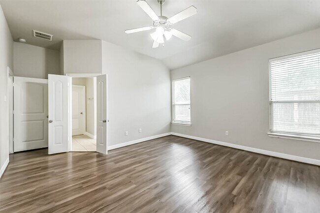 Building Photo - 21617 Horseshoe Dr