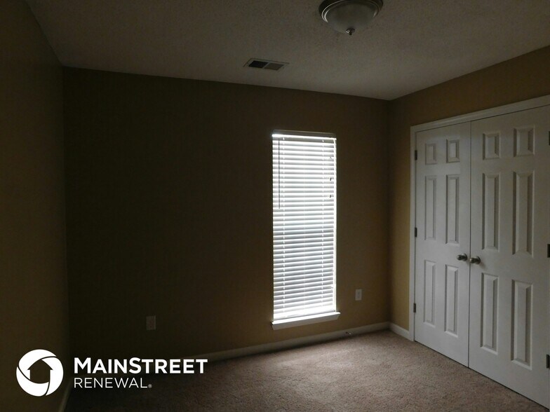 Building Photo - 1688 Sarah Ann Dr W