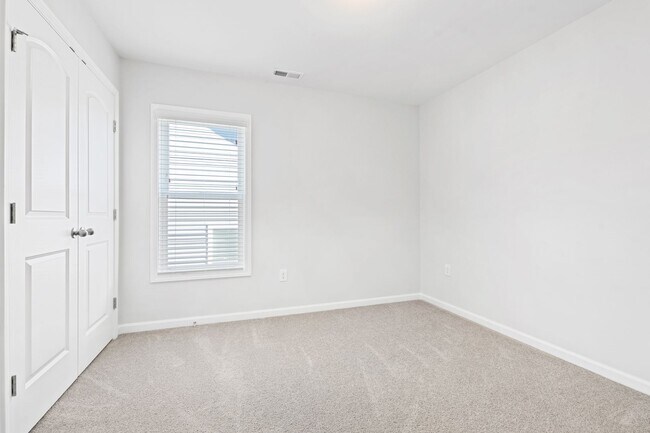 Building Photo - Like New 3 Bedroom Home Walk to DT Clayton!
