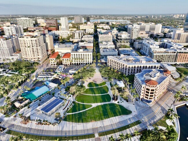 Building Photo - 630 S Sapodilla Ave