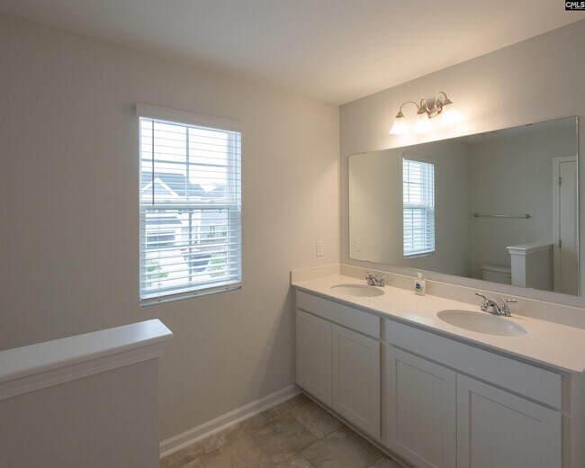 Building Photo - 921 S Desert Orch Ln