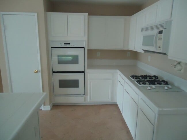 Building Photo - Huge 4 bedroom Masterpiece in the Terra Vista Community For Rent