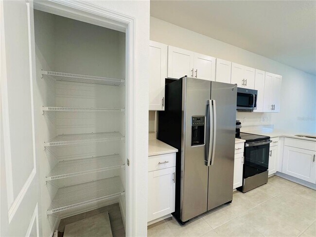 Building Photo - 2923 Skyline Lp