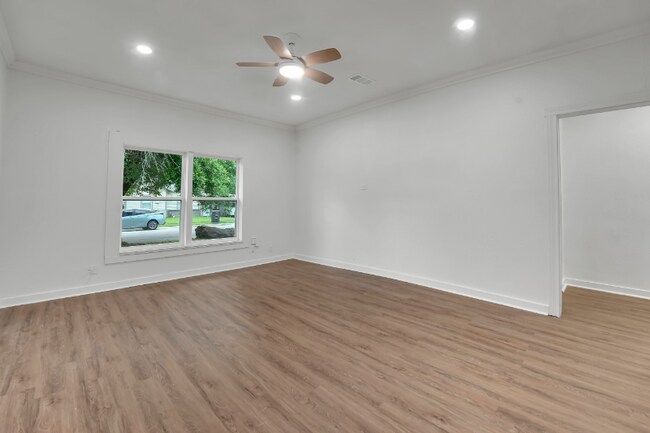 Building Photo - 610 Williams Ave