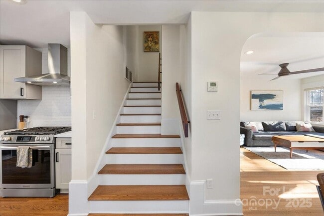 Building Photo - 5712 Oak Dr