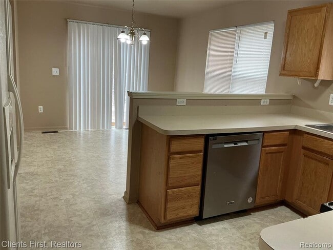 Building Photo - 48161 Nottinghill Ln