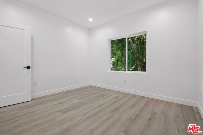 Building Photo - 1434 Beverwil Dr