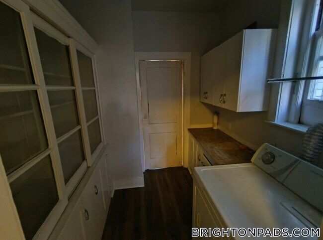 Building Photo - 11 Atkins St