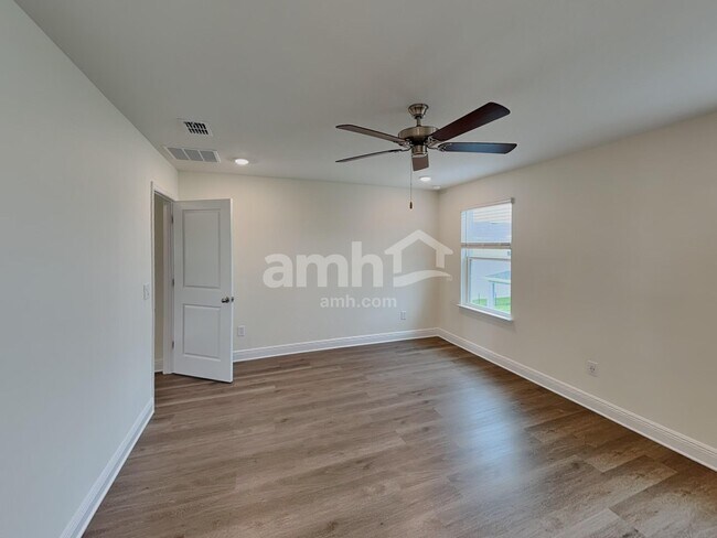 Building Photo - 5962 Pinewood Ests Dr