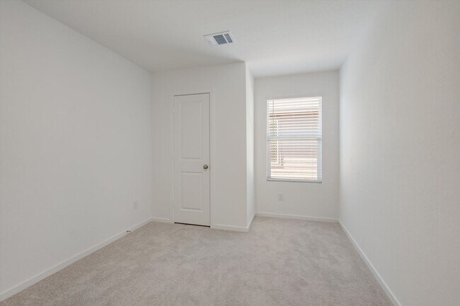 Building Photo - Brand new 3/2 Gem in Sapphire Grove