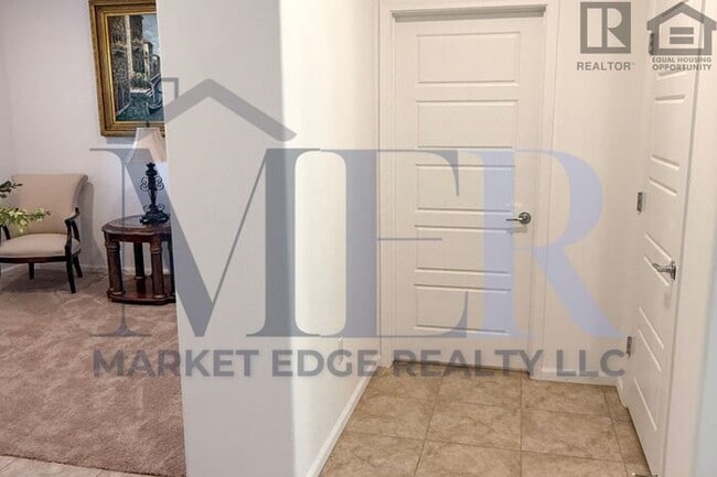 Building Photo - 4Bed/4Bath w/2 Car Gar-Tucson! $199 MOVE-I...