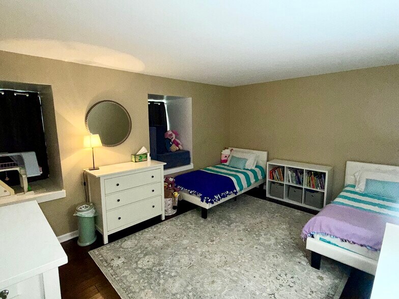 Bedroom - 203 Columbia Cmn