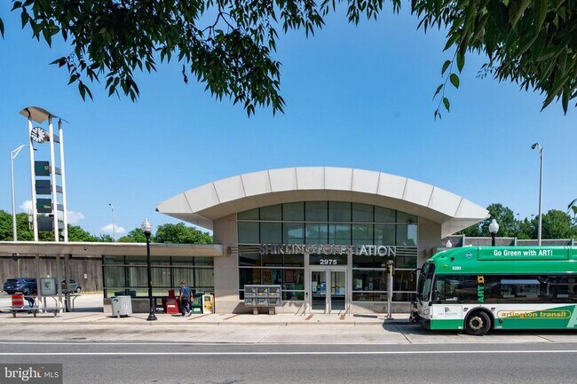 Building Photo - 989 S Buchanan St