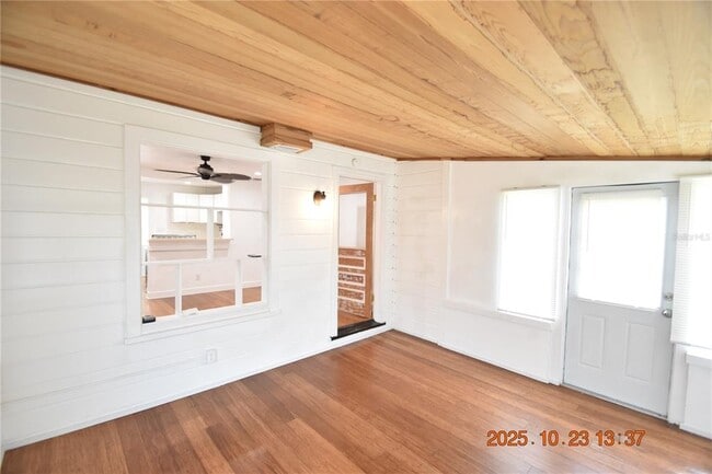 Building Photo - 4520 Burlington Ave N