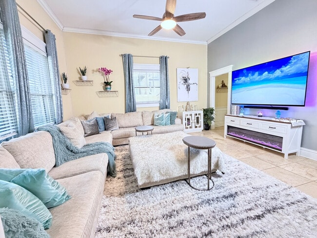 Building Photo - 509 S Willow Ave