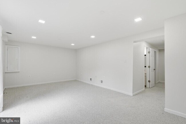 Building Photo - 6002 Mardale Ln