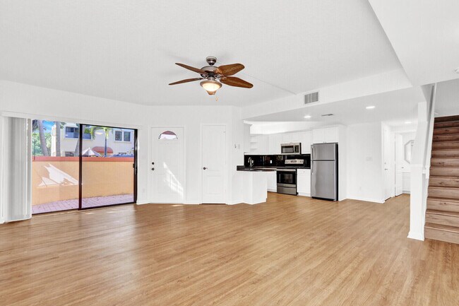 Building Photo - 52 Uno Lago Dr