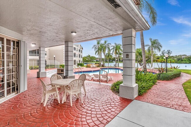 Building Photo - 2820 N Oakland Forest Dr