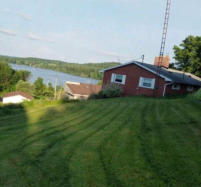 Building Photo - 3bed 2bath Home with Atwood Lake Views