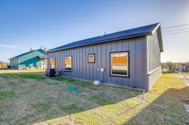 Building Photo - 1 month free-Brand New Construction | 3BD + Office | 2BA | 1,300 Sq Ft | Azle, TX