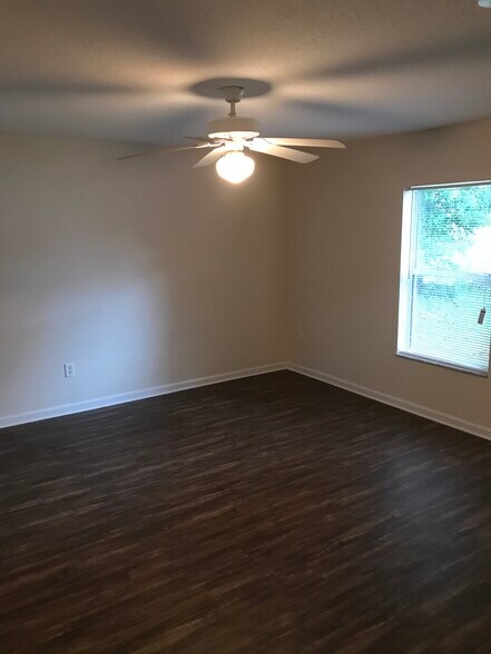 Building Photo - 36 Pony Express Dr