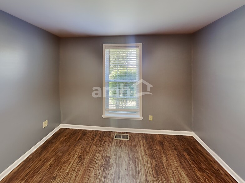 Building Photo - 104 Cascade Ln