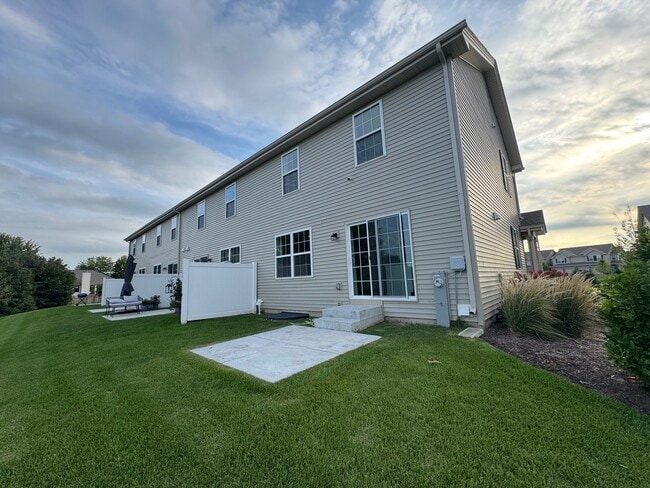 Building Photo - 2068 Canyon Creek Ct