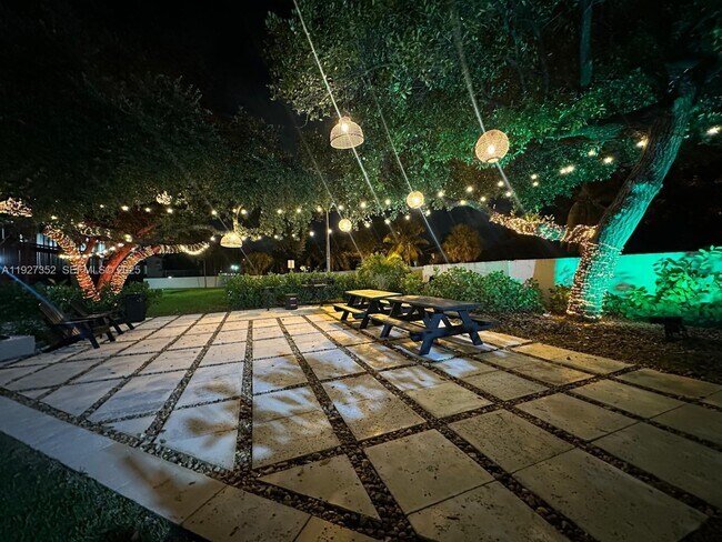 Building Photo - 601 Ives Dairy Rd