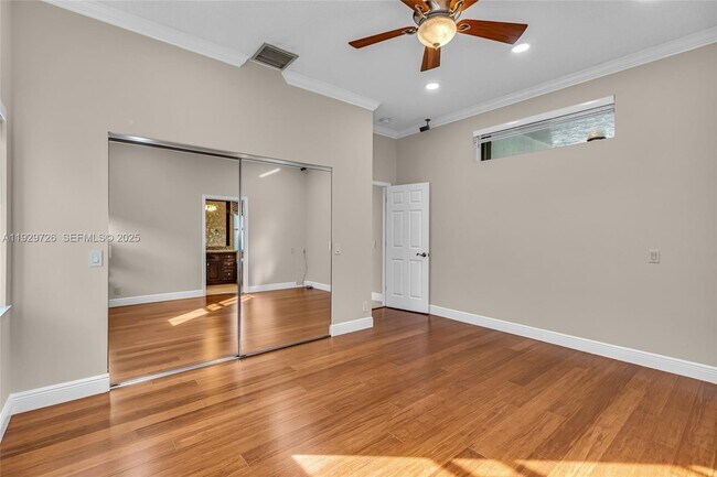 Building Photo - 949 Tanglewood Cir