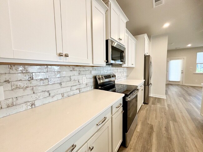 Building Photo - Brand New Single Family Home Just Minutes ...