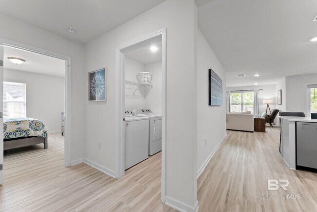 Building Photo - 15807 Laurelbrooke Lp