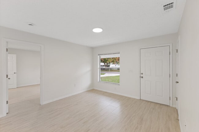 Building Photo - 102 Cricket Hollow Ln