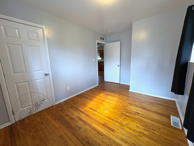 Building Photo - 13343 Charlotte Ave