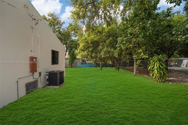 Building Photo - 3410 NW 13th Ave