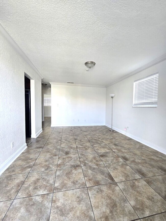 Building Photo - 432 Auburn Dr