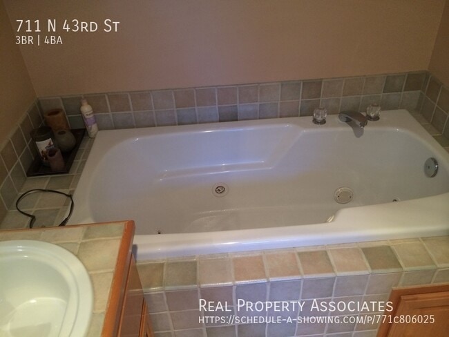 Building Photo - 711 N 43rd St