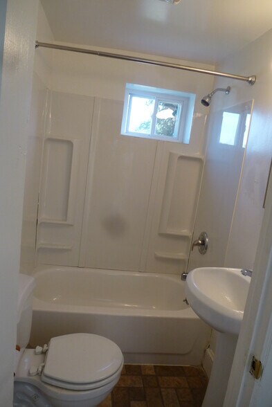 Building Photo - 147 Sheldon Ln