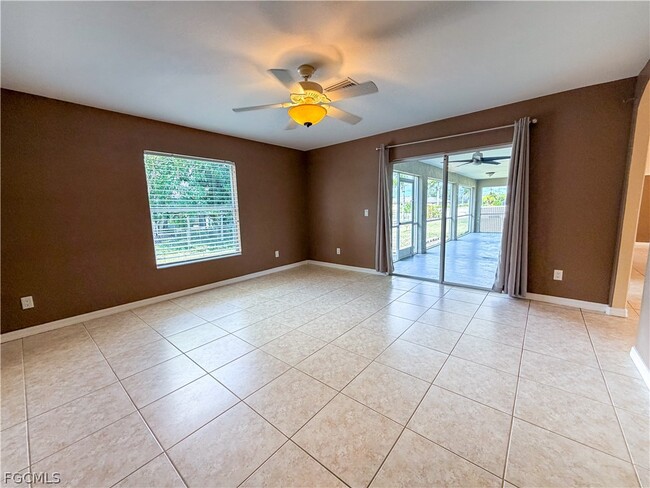 Building Photo - 906 SW 9th Ct