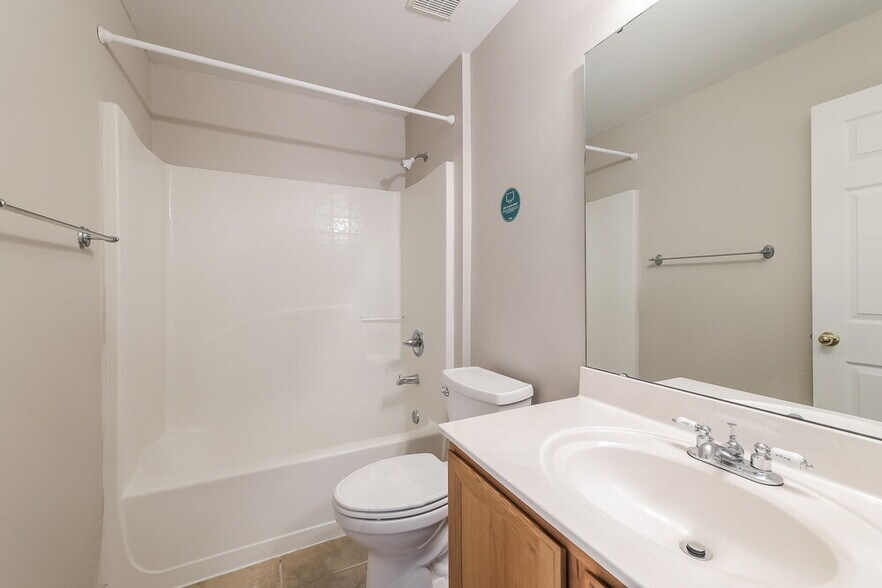Building Photo - 16011 Chichester Ct