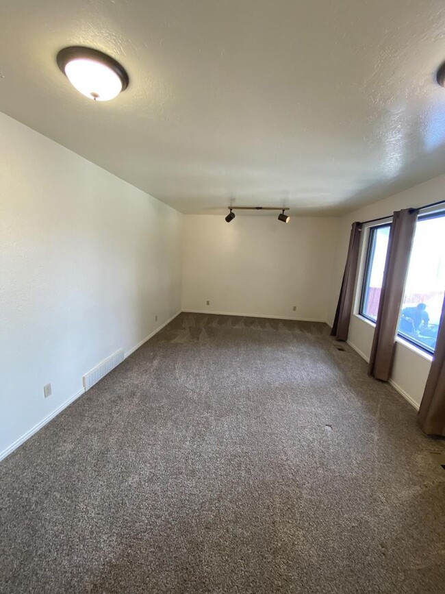 Building Photo - 428 E 1150 N