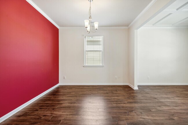 Building Photo - 3092 Hawthorn Farm Blvd