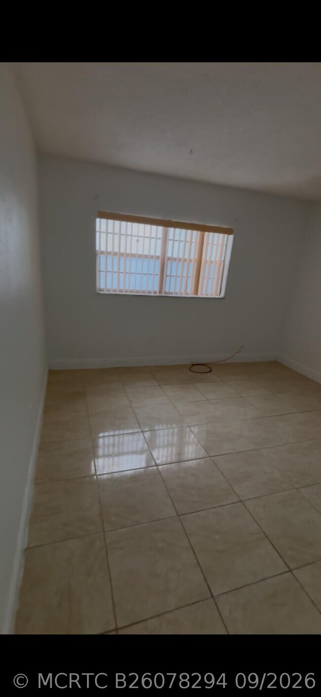 Building Photo - 5100 SW 41st St