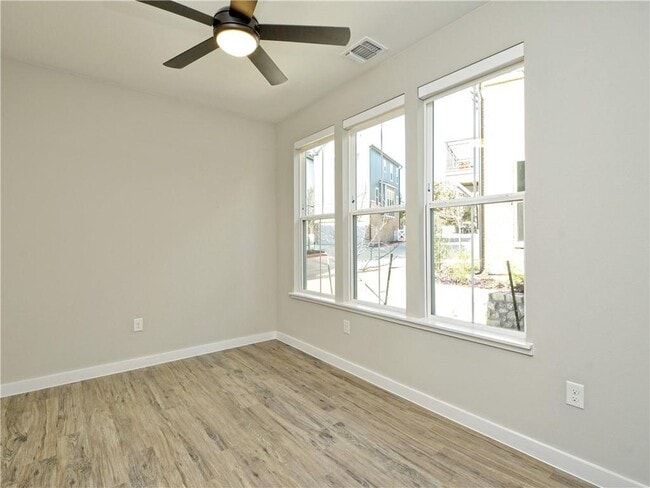 Building Photo - 3809 Valley View Rd